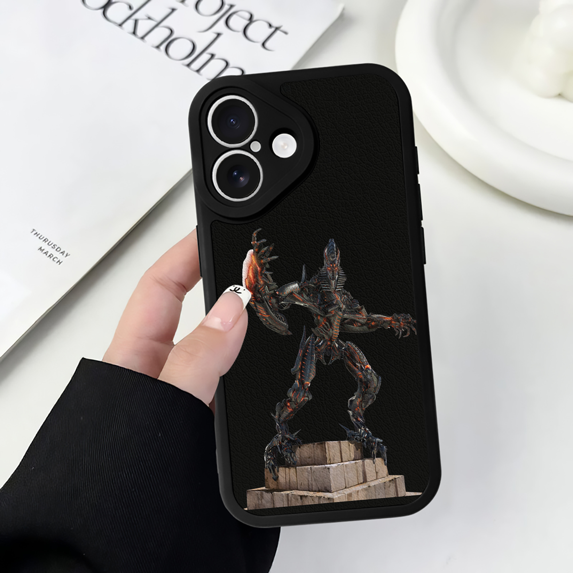 （画像用） Transformers トランスフォーマー 【iPhone 16シリーズ対応】シリコンスマホケース（レザー調） 材質：シリコン
